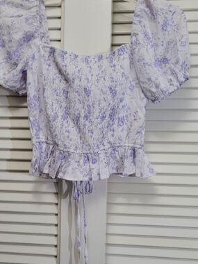 miami for francesca's Women XS Purple White Floral Puff Sleeve Tie crop Blouse